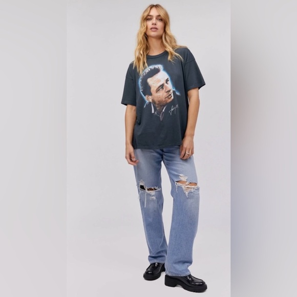 Daydreamer Small Johnny Cash Graphic Top. 🖤⚡️ - Picture 2 of 7